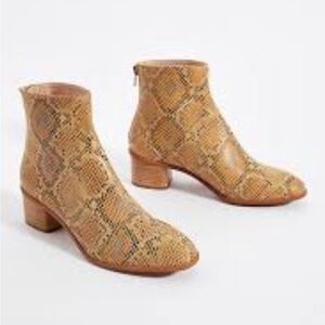 Anthropologie Emmeline Ankle  Snakeskin boots size 36 US 5.5